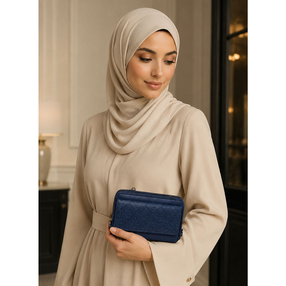 کیف دوشی و پاسپورتی چندکاره زنانه مدل سرمه‌ای طرح‌دار 